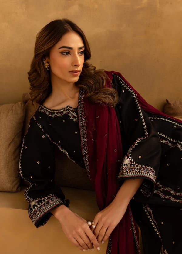 BRAND NAME* BATIK

_WEAR BY THE GORGEOUS ACTRESS