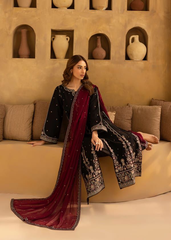 BRAND NAME* BATIK

_WEAR BY THE GORGEOUS ACTRESS